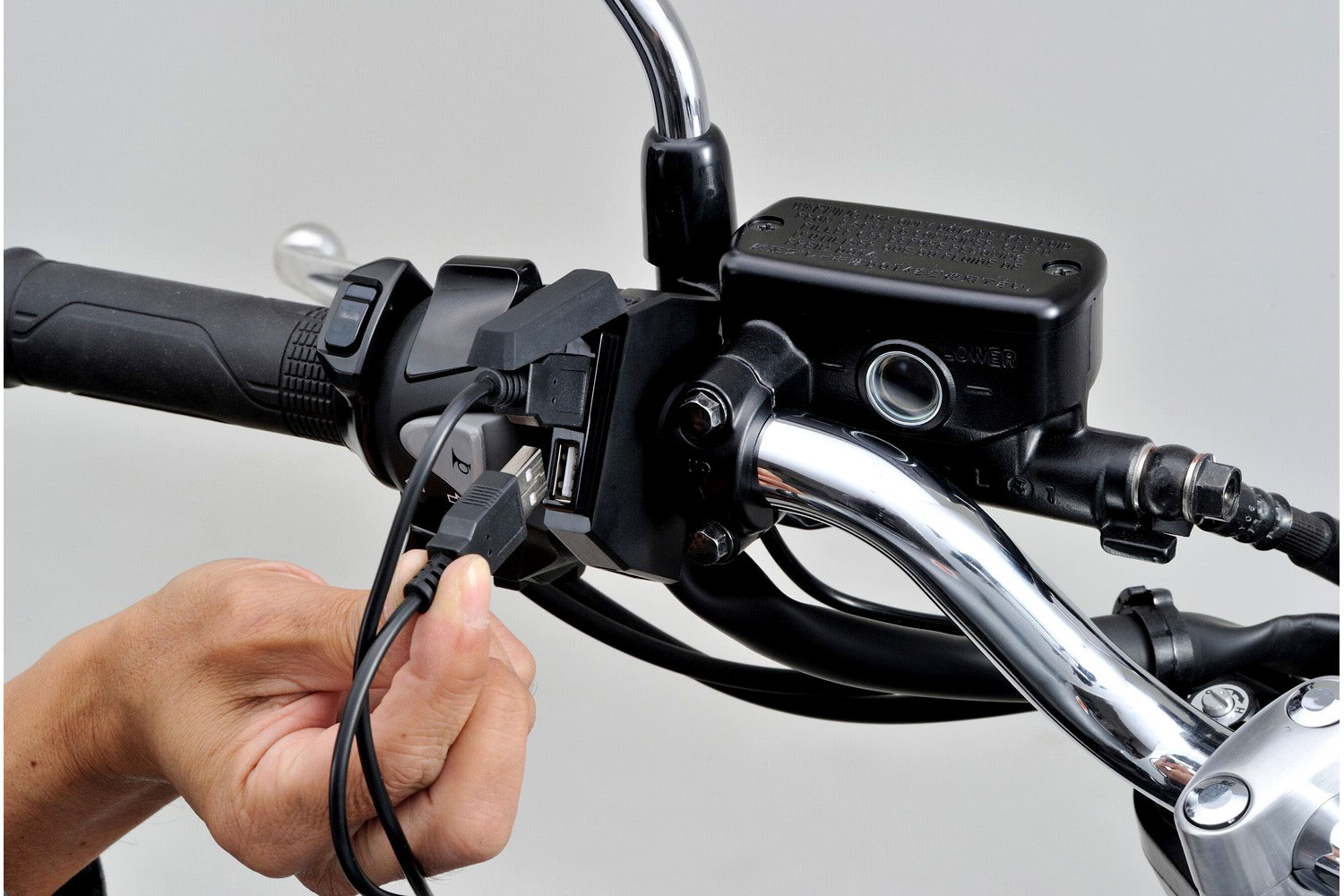 USB-Spannungsversorgung Lenkermontage mit 2 USB Ausgängen Anwendungsbeispiel