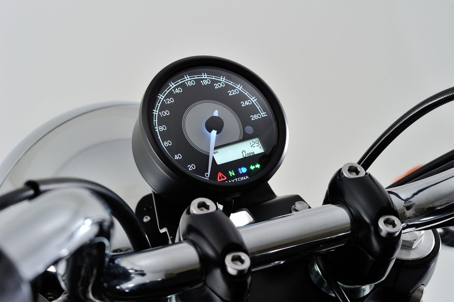Velona 80 Tachometer mit ABE und digitalem Drehzahlmesser sowie fünf Kontrolleuchten von Daytona für Motorräder