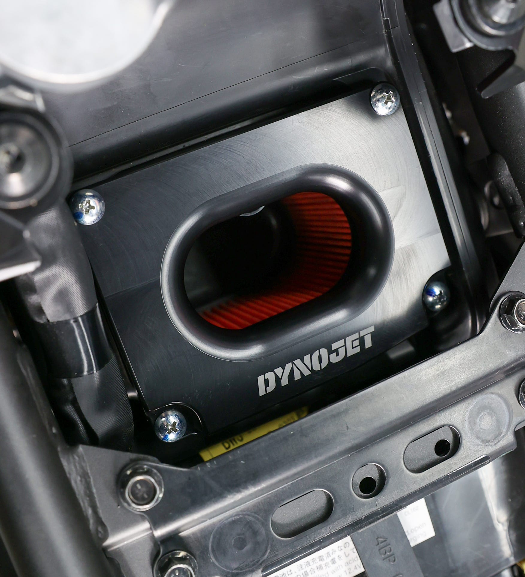 Stage 2 Kit aus Dynojet Luftfilterdeckel und Powervision 3 für Yamaha Tenere 700 und MT-07 eingebaut