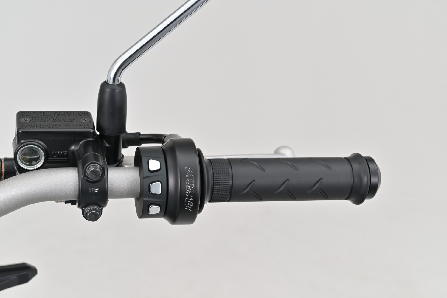 Kurzhubgasgriff universal für 22 mm Lenker mit 900 mm langen Zügen montiert