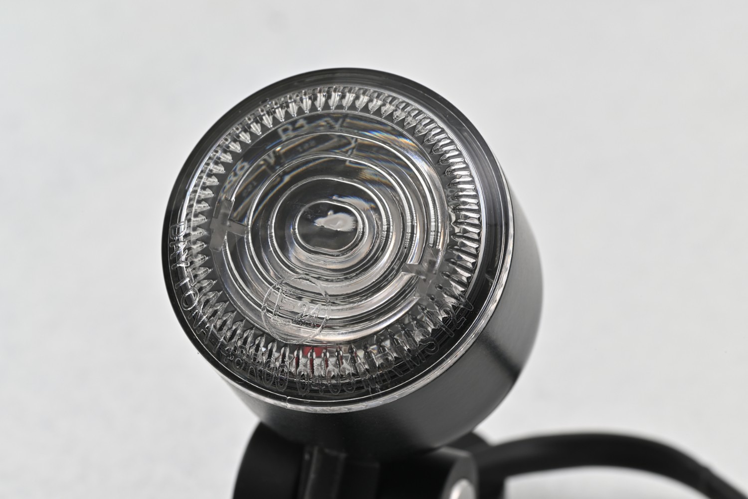 LED Rücklicht mit verstellbarer Befestigung und e-Prüfzeichen, schwarzes Gehäuse